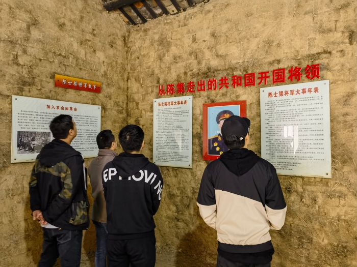 荊門分(fen)院青年幹部小(xiǎo)組開展“清明追(zhui)思，緬懷先烈”活(huo)動02