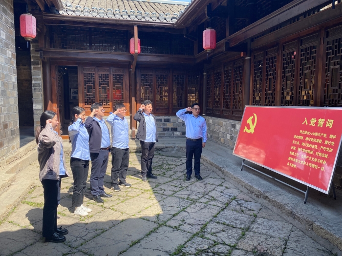 十堰分院組織(zhī)青年幹部參觀紅(hong)色愛國主義教育(yu)基地